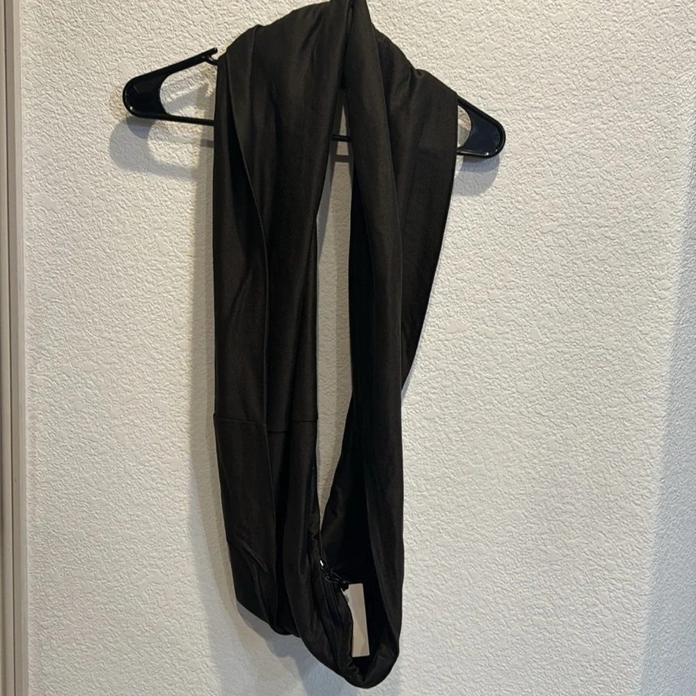 NWT BEYOND YOGA Black Hidden Pocket Infinity Scarf